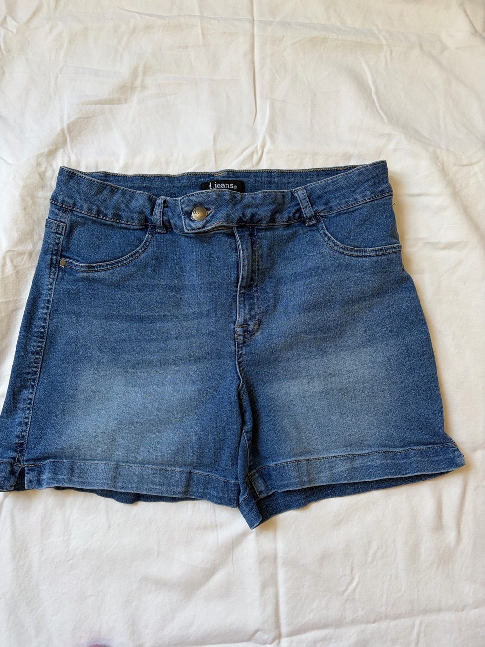 d. jeans Mid-Rise Blue Denim Shorts